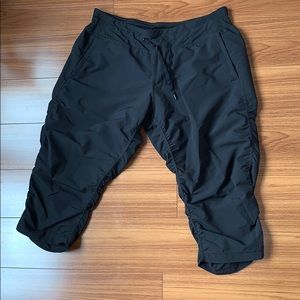 Kirkland Sports Capris (L)